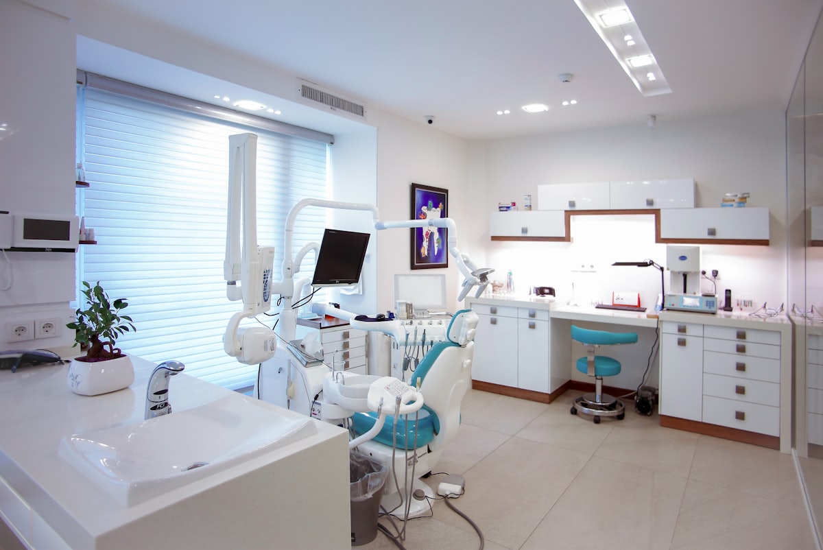 Interior de establecimiento de salud moderno